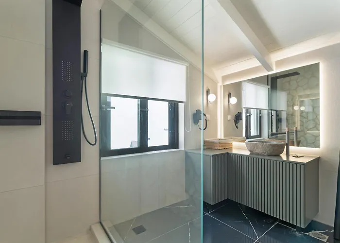 Mella Roa - Onyx Nydri (Lefkada)