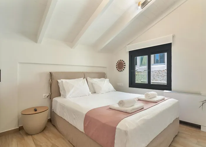 Mella Roa - Onyx Nydri (Lefkada)